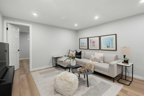 7512 Hunterfield Road Nw, Calgary, AB - Indoor Photo Showing Other Room