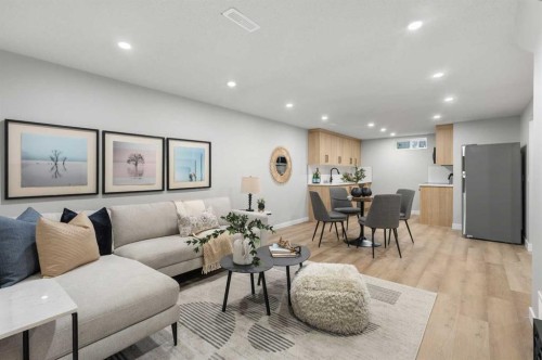 7512 Hunterfield Road Nw, Calgary, AB - Indoor Photo Showing Living Room