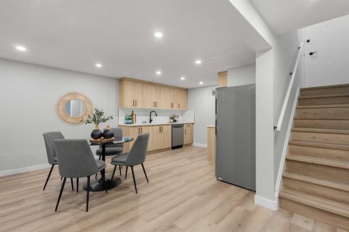 7512 Hunterfield Road Nw, Calgary, AB - Indoor Photo Showing Dining Room