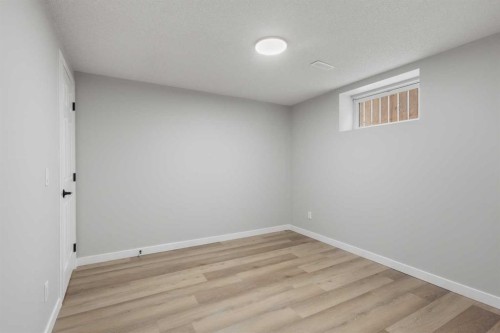 7512 Hunterfield Road Nw, Calgary, AB - Indoor Photo Showing Other Room