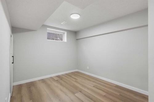 7512 Hunterfield Road Nw, Calgary, AB - Indoor Photo Showing Other Room