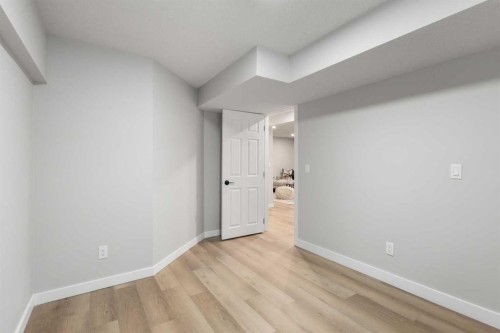 7512 Hunterfield Road Nw, Calgary, AB - Indoor Photo Showing Other Room