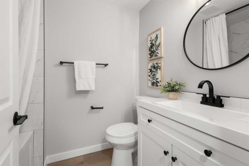 7512 Hunterfield Road Nw, Calgary, AB - Indoor Photo Showing Bathroom