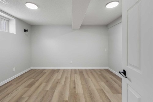 7512 Hunterfield Road Nw, Calgary, AB - Indoor Photo Showing Other Room