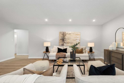 7512 Hunterfield Road Nw, Calgary, AB - Indoor Photo Showing Living Room