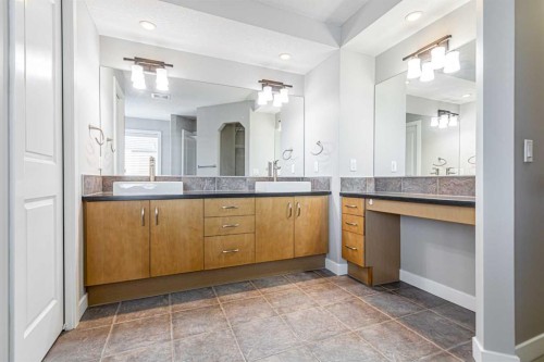 173 Silverado Plains Close Sw, Calgary, AB - Indoor Photo Showing Bathroom