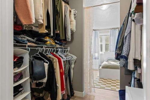 11-2611 Edenwold Heights Nw, Calgary, AB - Indoor With Storage