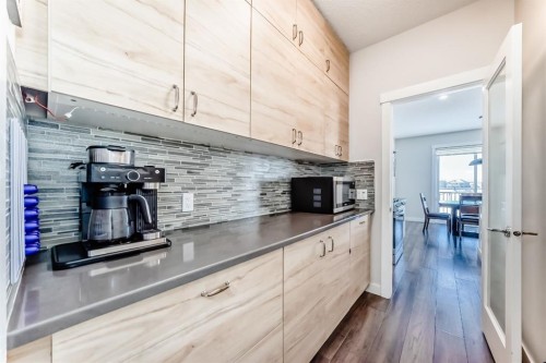 69 Sundown Grove, Cochrane, AB - Indoor Photo Showing Kitchen