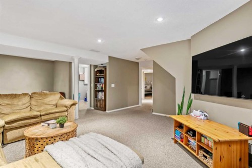 13127 Lake Crimson Drive Se, Calgary, AB - Indoor Photo Showing Living Room