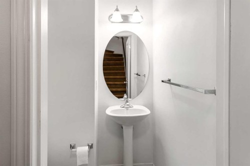 16-21 Mckenzie Towne Gate Se, Calgary, AB - Indoor Photo Showing Bathroom