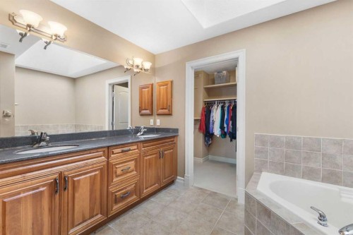 131 Discovery Ridge Way Sw, Calgary, AB - Indoor Photo Showing Bathroom