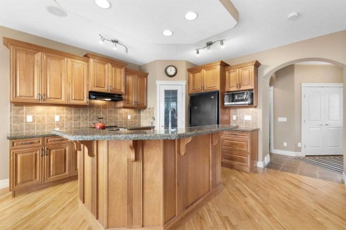 131 Discovery Ridge Way Sw, Calgary, AB - Indoor Photo Showing Kitchen