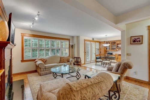 204 Paliswood Park Sw, Calgary, AB - Indoor Photo Showing Living Room