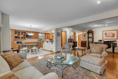 204 Paliswood Park Sw, Calgary, AB - Indoor Photo Showing Living Room