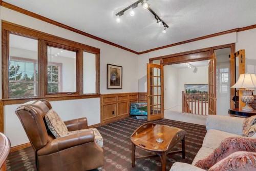 204 Paliswood Park Sw, Calgary, AB - Indoor Photo Showing Living Room