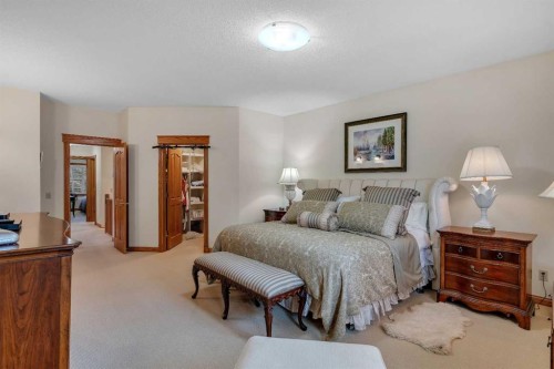 204 Paliswood Park Sw, Calgary, AB - Indoor Photo Showing Bedroom