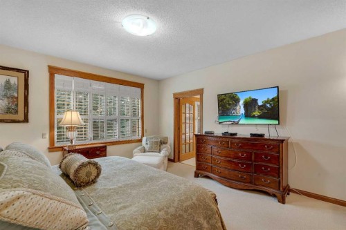 204 Paliswood Park Sw, Calgary, AB - Indoor Photo Showing Bedroom