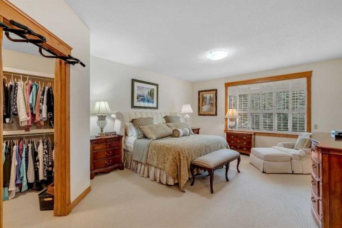 204 Paliswood Park Sw, Calgary, AB - Indoor Photo Showing Bedroom