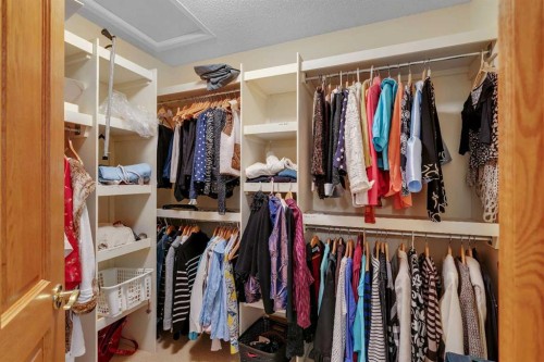 204 Paliswood Park Sw, Calgary, AB - Indoor With Storage