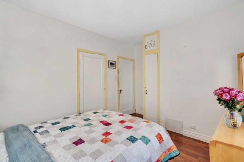 129 18 Avenue Nw, Calgary, AB - Indoor Photo Showing Bedroom