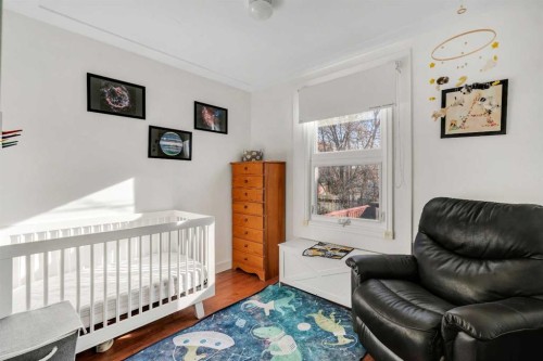 129 18 Avenue Nw, Calgary, AB - Indoor Photo Showing Bedroom