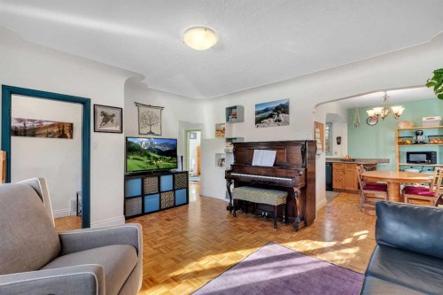 129 18 Avenue Nw, Calgary, AB - Indoor Photo Showing Living Room