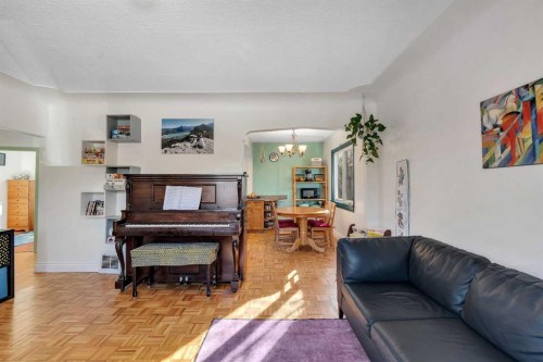 129 18 Avenue Nw, Calgary, AB - Indoor Photo Showing Living Room