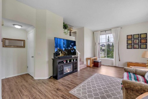 117 Mckenzie Towne Gate Se, Calgary, AB - Indoor Photo Showing Living Room