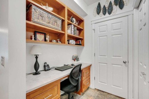 101-8 Hemlock Crescent Sw, Calgary, AB - Indoor Photo Showing Office