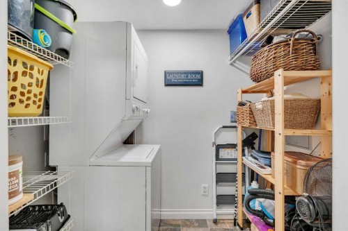 101-8 Hemlock Crescent Sw, Calgary, AB - Indoor Photo Showing Laundry Room