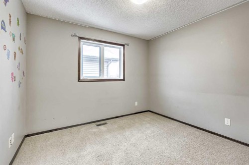9 Cranwell Court Se, Calgary, AB - Indoor Photo Showing Other Room