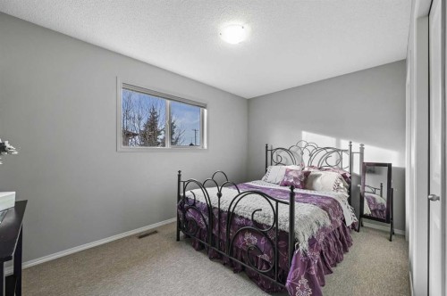 165 Saddlebrook Point Ne, Calgary, AB - Indoor Photo Showing Bedroom