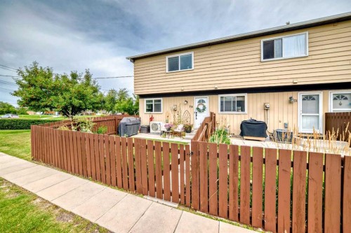 70-7205 4 Street Ne, Calgary, AB - Outdoor With Exterior