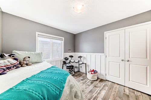570 River Heights Crescent, Cochrane, AB - Indoor Photo Showing Bedroom