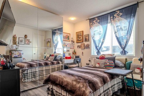 9021 46 Street Ne, Calgary, AB - Indoor