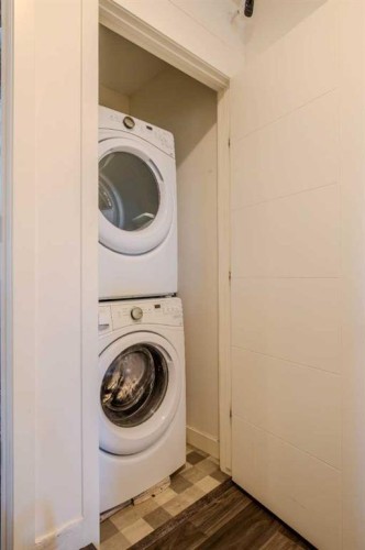 9021 46 Street Ne, Calgary, AB - Indoor Photo Showing Laundry Room