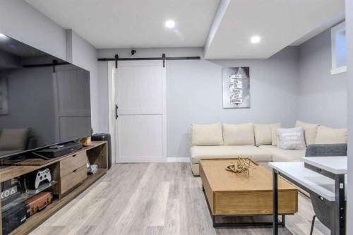 9021 46 Street Ne, Calgary, AB - Indoor