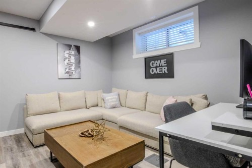 9021 46 Street Ne, Calgary, AB - Indoor