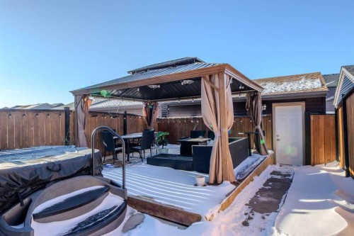 9021 46 Street Ne, Calgary, AB - Outdoor