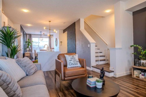 9021 46 Street Ne, Calgary, AB - Indoor Photo Showing Living Room