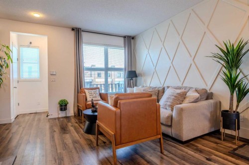 9021 46 Street Ne, Calgary, AB - Indoor Photo Showing Living Room