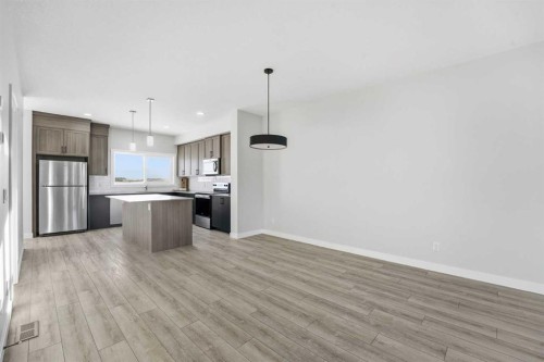 313 Cobblestone Gate Sw, Airdrie, AB - Indoor Photo Showing Kitchen With Upgraded Kitchen