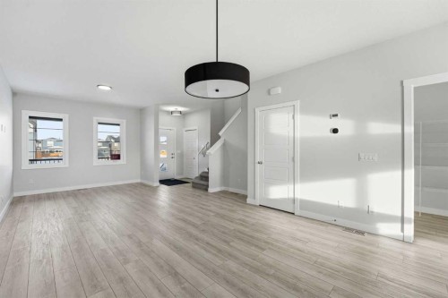 313 Cobblestone Gate Sw, Airdrie, AB - Indoor Photo Showing Other Room