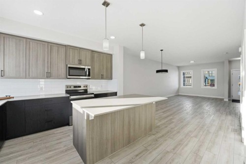 313 Cobblestone Gate Sw, Airdrie, AB - Indoor Photo Showing Kitchen With Upgraded Kitchen