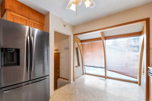 2618 46 Street Se, Calgary, AB - Indoor