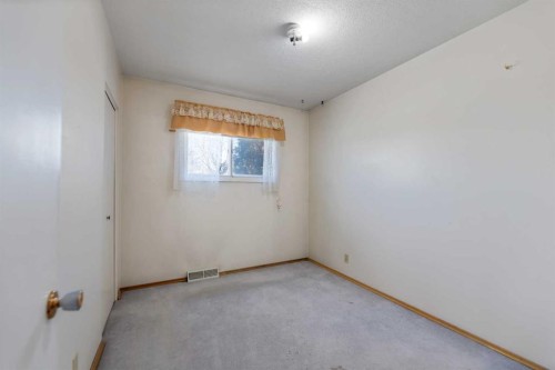 2618 46 Street Se, Calgary, AB - Indoor Photo Showing Other Room