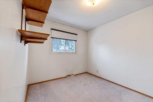 2618 46 Street Se, Calgary, AB - Indoor Photo Showing Other Room