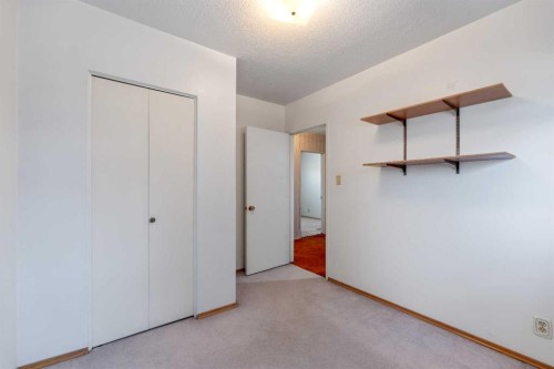2618 46 Street Se, Calgary, AB - Indoor Photo Showing Other Room