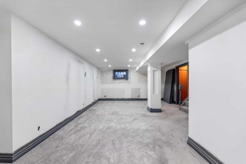 2618 46 Street Se, Calgary, AB - Indoor