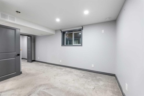 2618 46 Street Se, Calgary, AB - Indoor